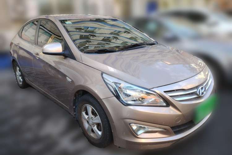 Used Hyundai Verna (older generation) 2014 1.4L Automatic Smart GLS Front Right 45 Deg