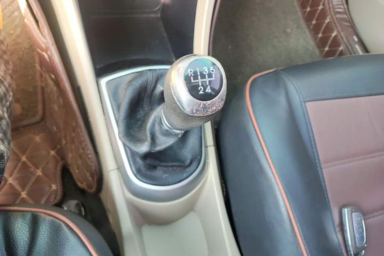 Used Hyundai Verna (older generation) 2014 1.4L Manual Top-Tier Model TOP Gear Lever