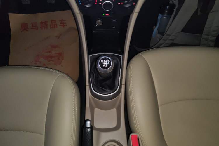Used Hyundai Verna (older generation) 2014 1.4L Manual Smart GLS Trim Gear Lever