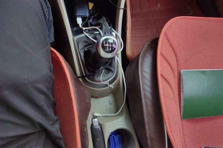 Used Hyundai Verna (older generation) 2014 1.4L Manual Smart GLS Trim Gear Lever