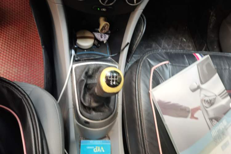 Used Hyundai Verna (older generation) 2014 1.4L Manual Smart GLS Trim Gear Lever