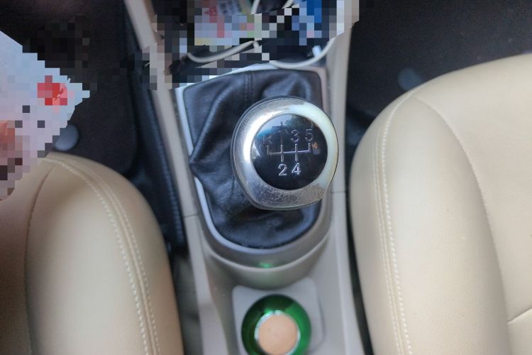 Used Hyundai Verna (older generation) 2014 1.4L Manual Smart GLS Trim Gear Lever