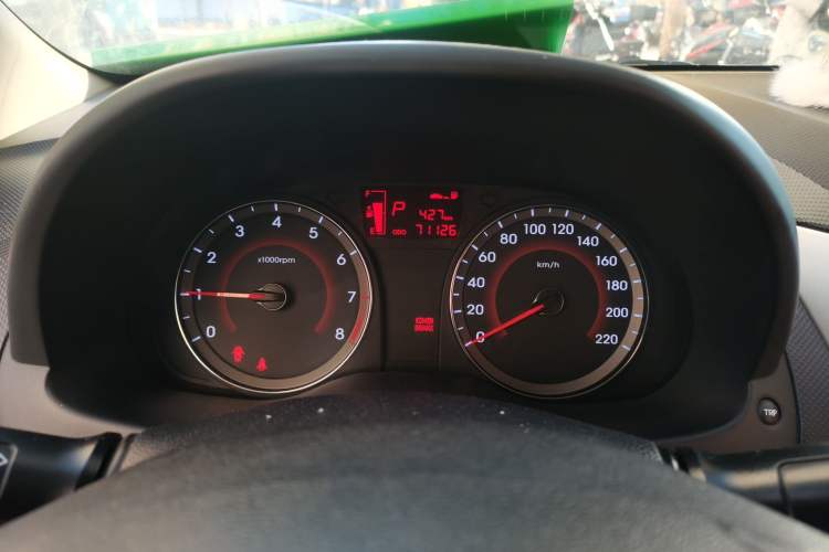 Used Hyundai Verna (older generation) 2014 1.4L Automatic Leading-Edge GLX Instrument Cluster