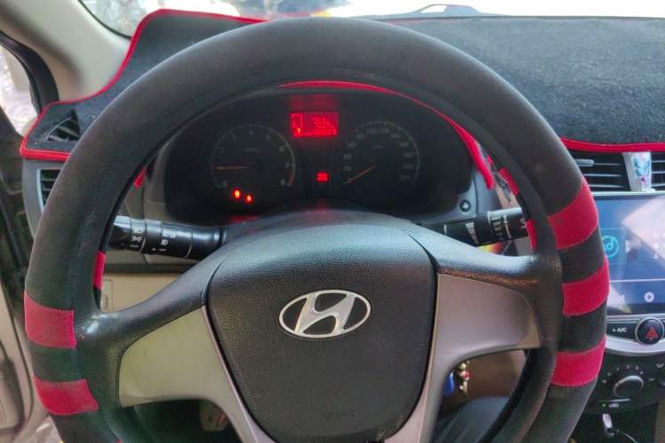 Used Hyundai Verna (older generation) 2014 1.4L Manual Smart GLS Trim Instrument Cluster