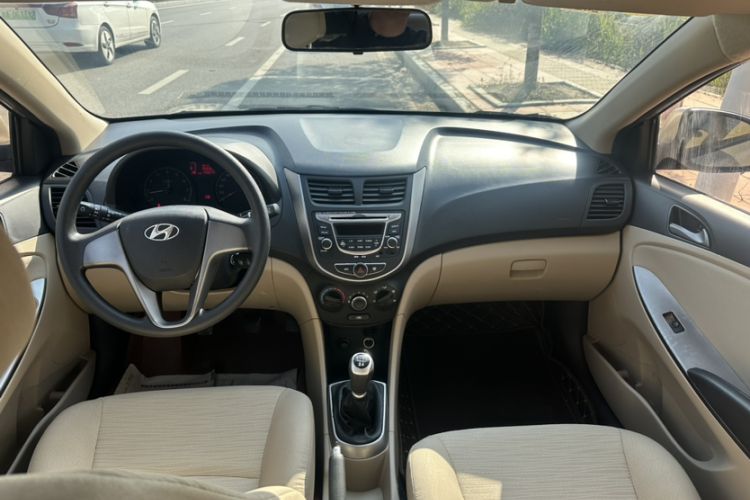 Used Hyundai Verna (older generation) 2014 1.4L Manual Smart GLS Trim Interior 1