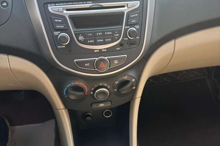 Used Hyundai Verna (older generation) 2014 1.4L Manual Smart GLS Trim Interior 2