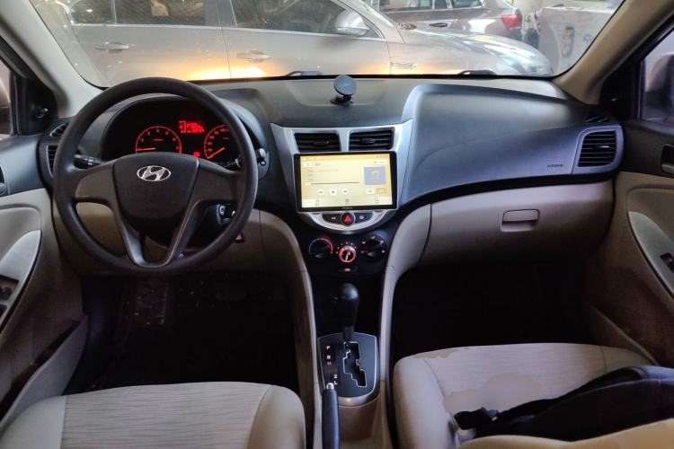 Used Hyundai Verna (older generation) 2014 1.4L Automatic Fashion GS Model Interior 2