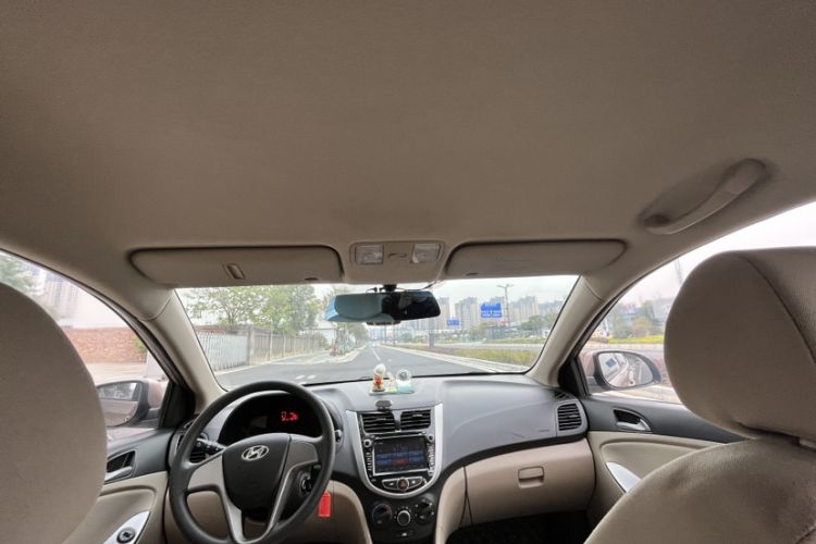Used Hyundai Verna (older generation) 2014 1.4L Manual Smart GLS Trim Interior 2
