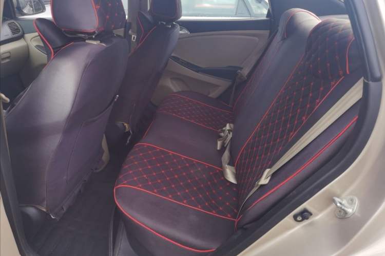 Used Hyundai Verna (older generation) 2014 1.4L Manual Smart GLS Trim Interior 3