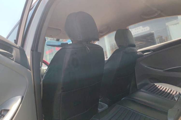 Used Hyundai Verna (older generation) 2014 1.4L Manual Smart GLS Trim Interior 7