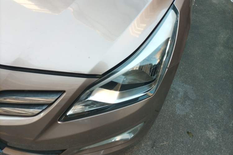 Used Hyundai Verna (older generation) 2014 1.4L Automatic Smart GLS Left Front Headlight