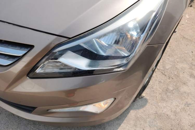 Used Hyundai Verna (older generation) 2014 1.4L Automatic Smart GLS Left Front Headlight