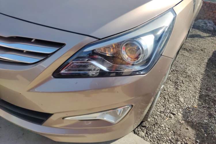 Used Hyundai Verna (older generation) 2014 1.4L Manual Top-Tier Model TOP Left Front Headlight