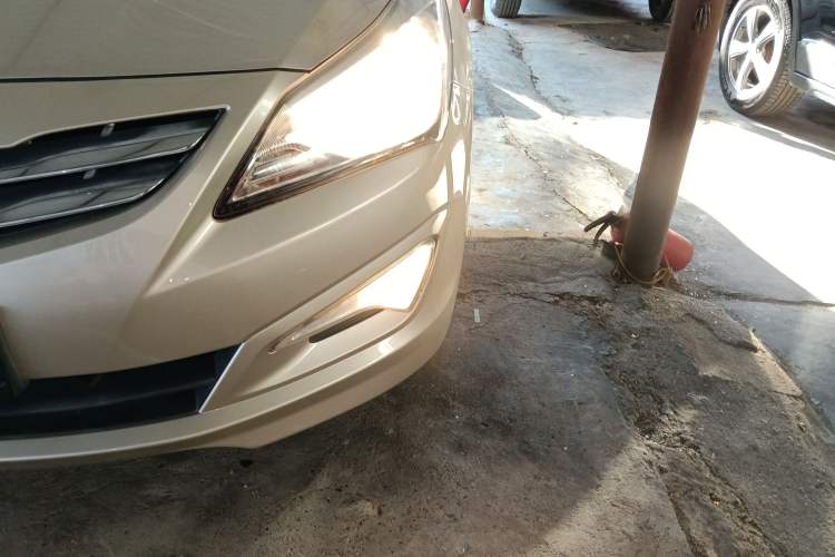 Used Hyundai Verna (older generation) 2014 1.4L Automatic Smart GLS Left Front Headlight