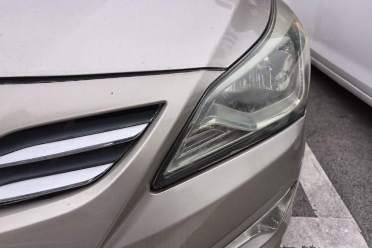 Used Hyundai Verna (older generation) 2014 1.4L Automatic Smart GLS Left Front Headlight