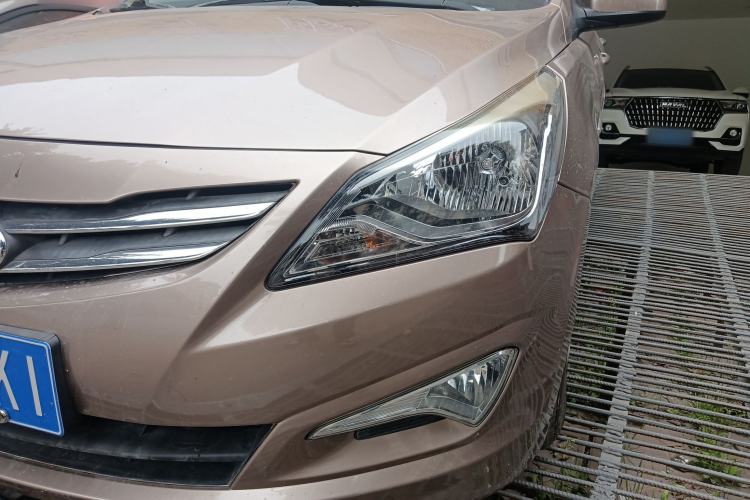 Used Hyundai Verna (older generation) 2014 1.4L Automatic Smart GLS Left Front Headlight