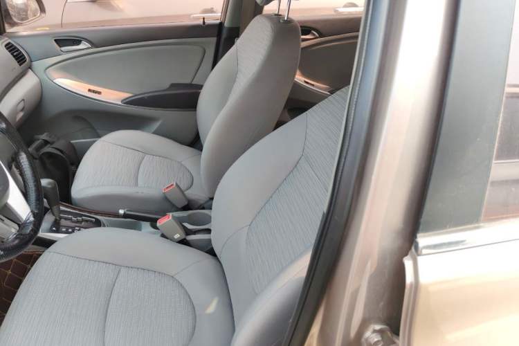 Used Hyundai Verna (older generation) 2014 1.4L Automatic Smart GLS Left Front Seat