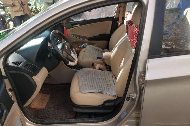 Used Hyundai Verna (older generation) 2014 1.4L Automatic Leading-Edge GLX Left Front Seat
