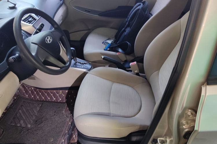 Used Hyundai Verna (older generation) 2014 1.4L Automatic Fashion GS Model Left Front Seat