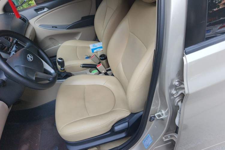 Used Hyundai Verna (older generation) 2014 1.4L Manual Smart GLS Trim Left Front Seat