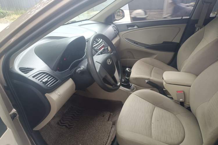 Used Hyundai Verna (older generation) 2014 1.4L Manual Smart GLS Trim Left Front Seat