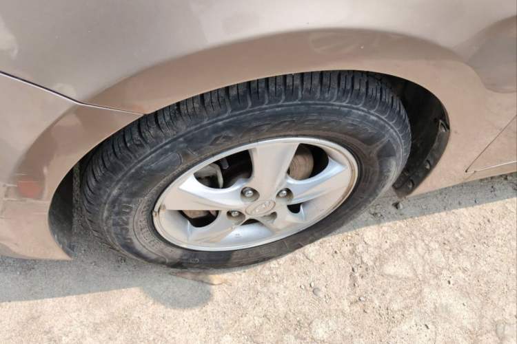 Used Hyundai Verna (older generation) 2014 1.4L Automatic Smart GLS Left Front Wheel Hub