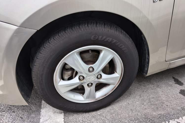 Used Hyundai Verna (older generation) 2014 1.4L Automatic Smart GLS Left Front Wheel Hub