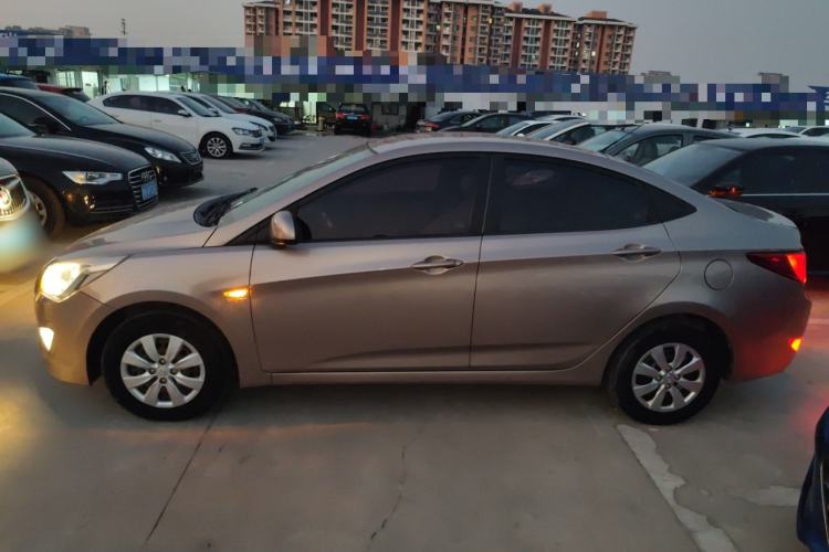 Used Hyundai Verna (older generation) 2014 1.4L Manual Smart GLS Trim Left Side