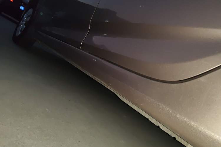 Used Hyundai Verna (older generation) 2014 1.4L Manual Smart GLS Trim Left Side Sill