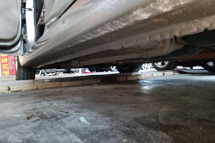 Used Hyundai Verna (older generation) 2014 1.4L Automatic Smart GLS Left Side Sill