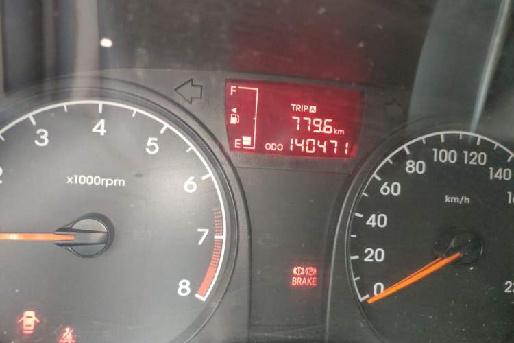Used Hyundai Verna (older generation) 2014 1.4L Manual Smart GLS Trim Odometer Close Up