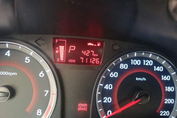 Used Hyundai Verna (older generation) 2014 1.4L Automatic Leading-Edge GLX Odometer Close Up