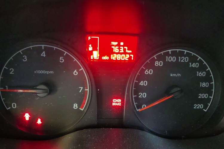 Used Hyundai Verna (older generation) 2014 1.4L Manual Smart GLS Trim Odometer Close Up
