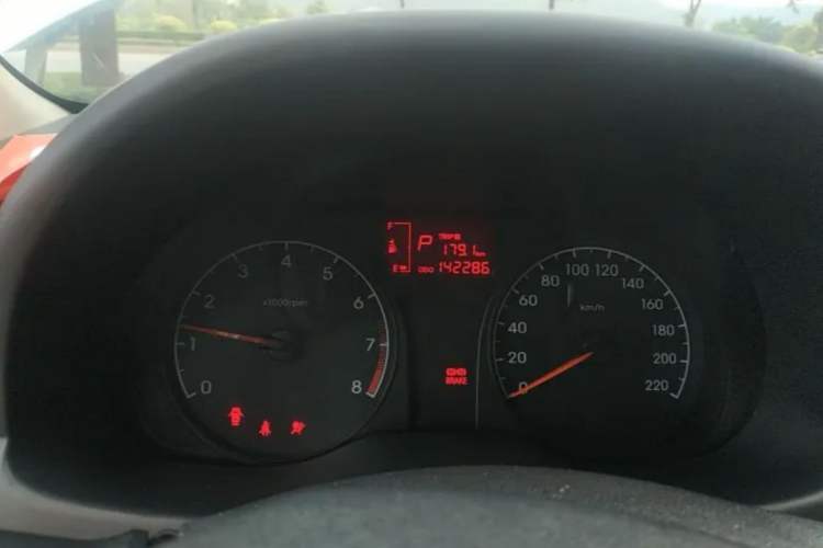 Used Hyundai Verna (older generation) 2014 1.4L Manual Smart GLS Trim Odometer Close Up