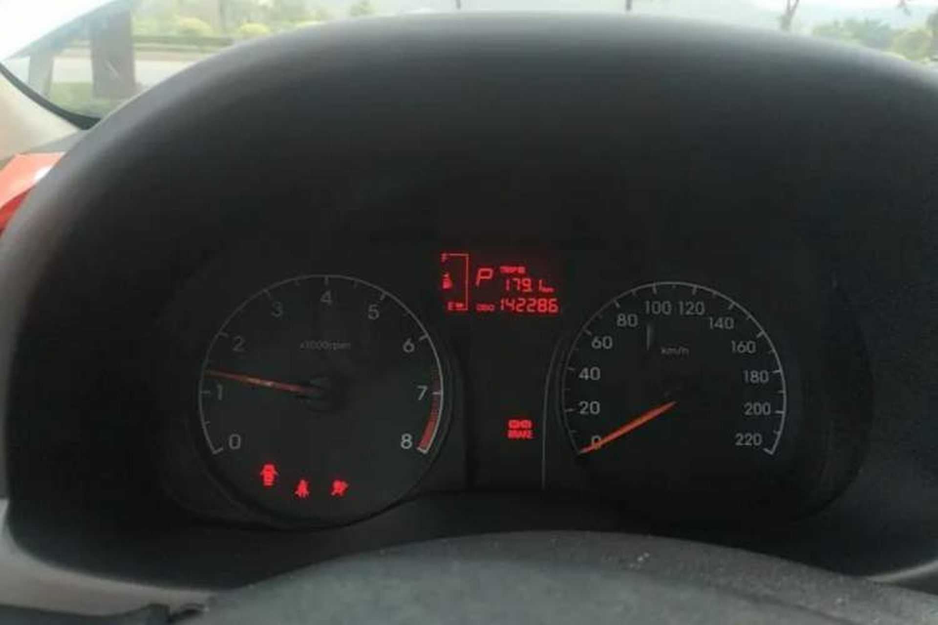Used Hyundai Verna (older generation) 2014 1.4L Manual Smart GLS Trim Odometer Close Up
