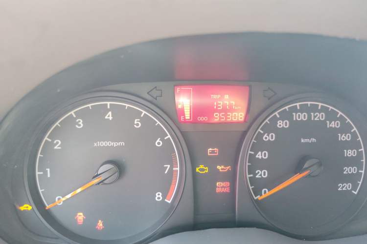 Used Hyundai Verna (older generation) 2014 1.4L Manual Smart GLS Trim Odometer Close Up