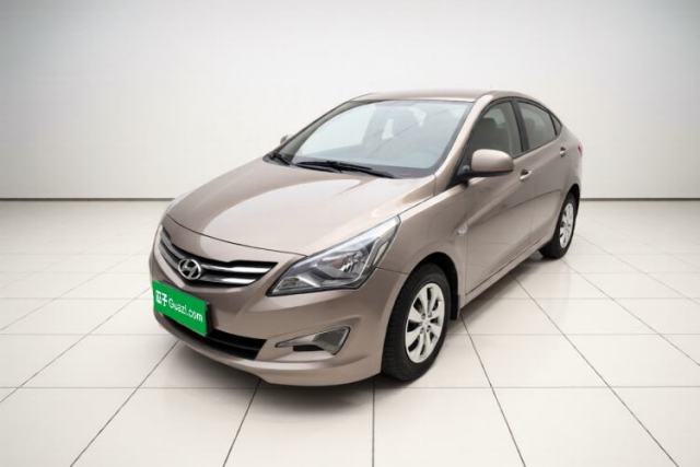 Hyundai Verna (older generation) 2014 1.4L Manual Smart GLS Trim مستعملة