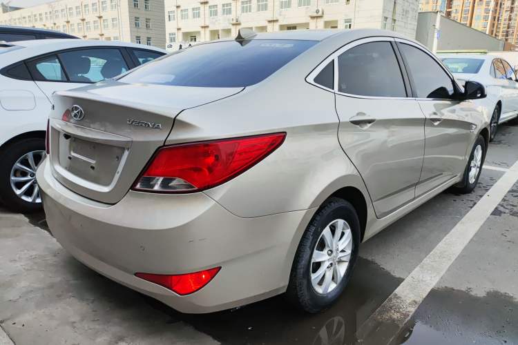 Used Hyundai Verna (older generation) 2014 1.4L Manual Smart GLS Trim Rear Right 45 Deg
