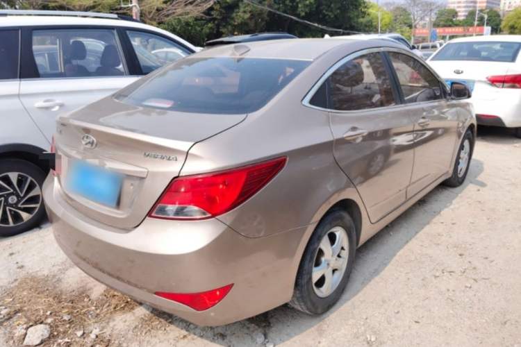 Used Hyundai Verna (older generation) 2014 1.4L Automatic Smart GLS Rear Right 45 Deg