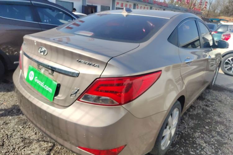Used Hyundai Verna (older generation) 2014 1.4L Manual Top-Tier Model TOP Rear Right 45 Deg