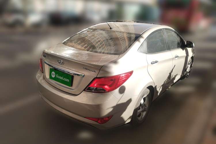 Used Hyundai Verna (older generation) 2014 1.4L Automatic Leading-Edge GLX Rear Right 45 Deg