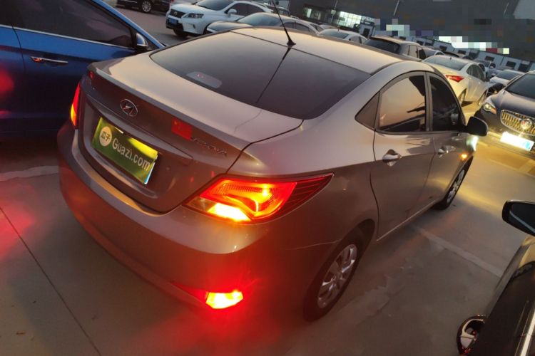 Used Hyundai Verna (older generation) 2014 1.4L Manual Smart GLS Trim Rear Right 45 Deg