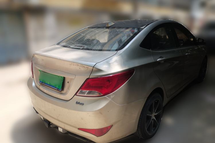 Used Hyundai Verna (older generation) 2014 1.4L Manual Smart GLS Trim Rear Right 45 Deg