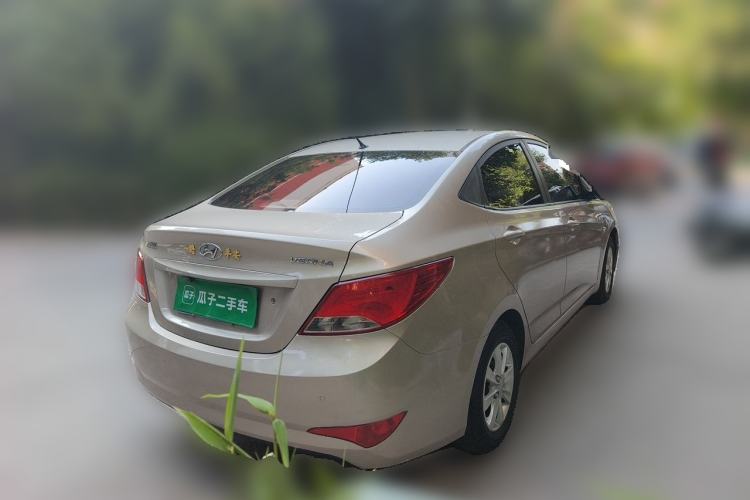 Used Hyundai Verna (older generation) 2014 1.4L Manual Smart GLS Trim Rear Right 45 Deg