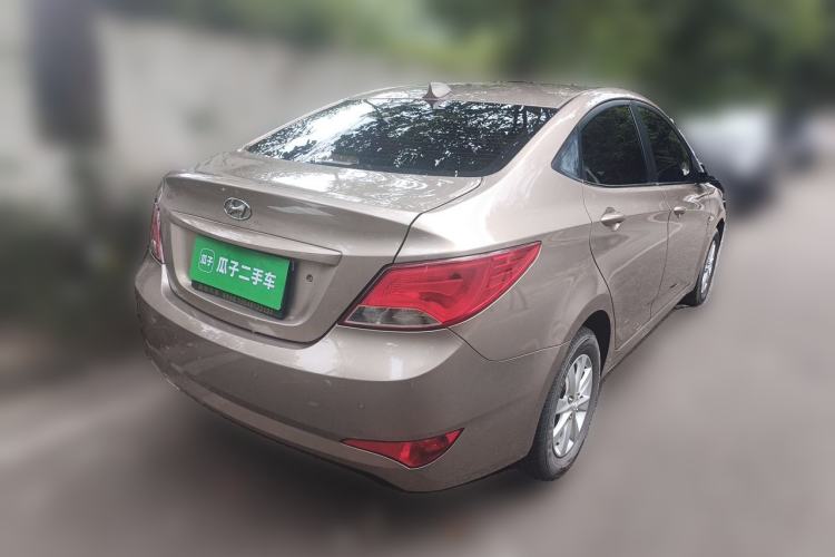 Used Hyundai Verna (older generation) 2014 1.4L Manual Smart GLS Trim Rear Right 45 Deg