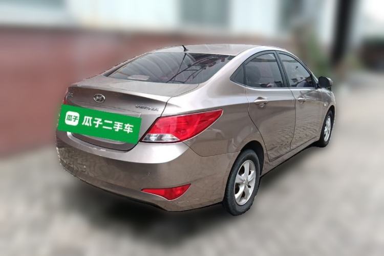 Used Hyundai Verna (older generation) 2014 1.4L Manual Smart GLS Trim Rear Right 45 Deg