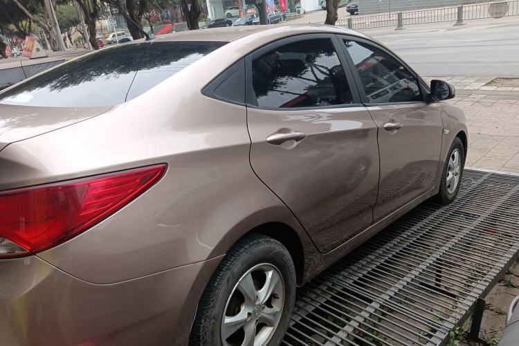 Used Hyundai Verna (older generation) 2014 1.4L Automatic Smart GLS Rear Right 45 Deg