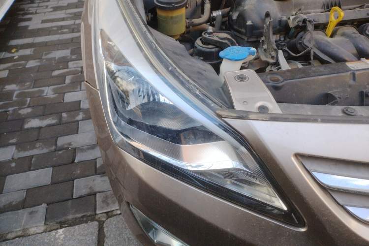 Used Hyundai Verna (older generation) 2014 1.4L Automatic Smart GLS Right Front Headlight