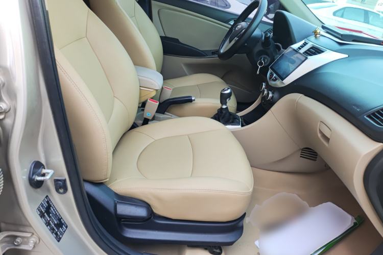 Used Hyundai Verna (older generation) 2014 1.4L Manual Smart GLS Trim Right Front Seat