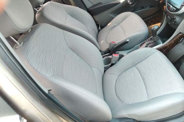 Used Hyundai Verna (older generation) 2014 1.4L Automatic Smart GLS Right Front Seat